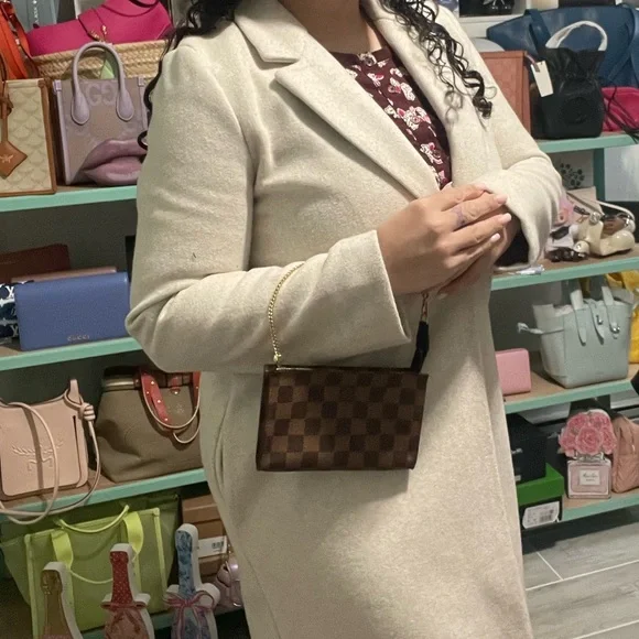 Louis Vuitton Pouchette - Picture 9 of 10